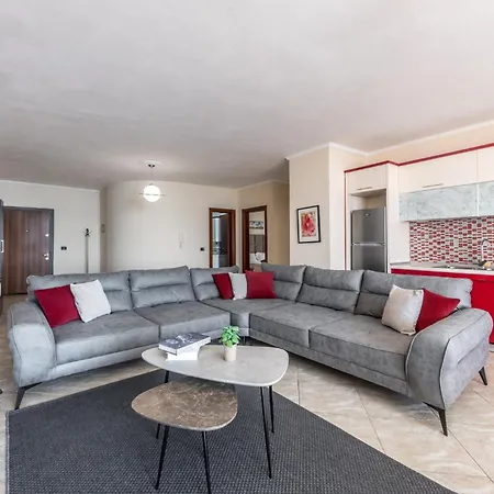 Three Bedroom Romantic Promenade Apartment *