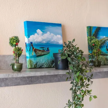 Three Bedroom Romantic Promenade *