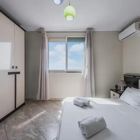 Three Bedroom Romantic Promenade Apartment *