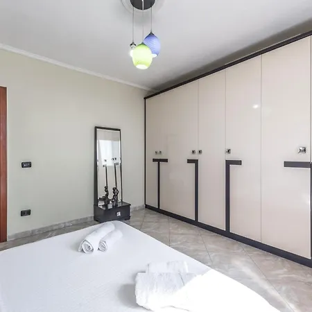 Apartment Three Bedroom Romantic Promenade