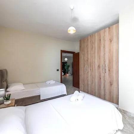 Apartment Three Bedroom Romantic Promenade *