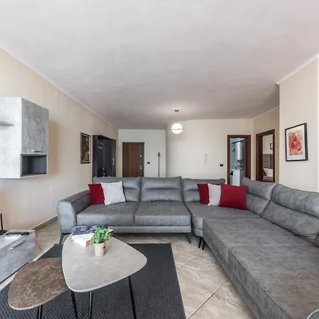 Three Bedroom Romantic Promenade Durres