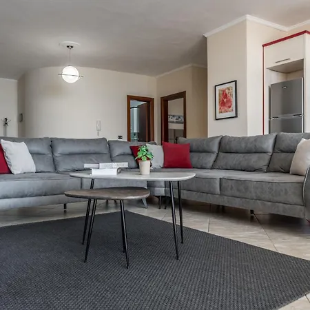 Three Bedroom Romantic Promenade * ドゥラス